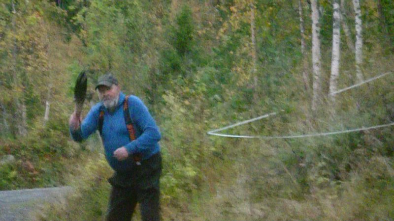 Elgskankkasting Trygve1.jpg - Trygve kaster elgskank